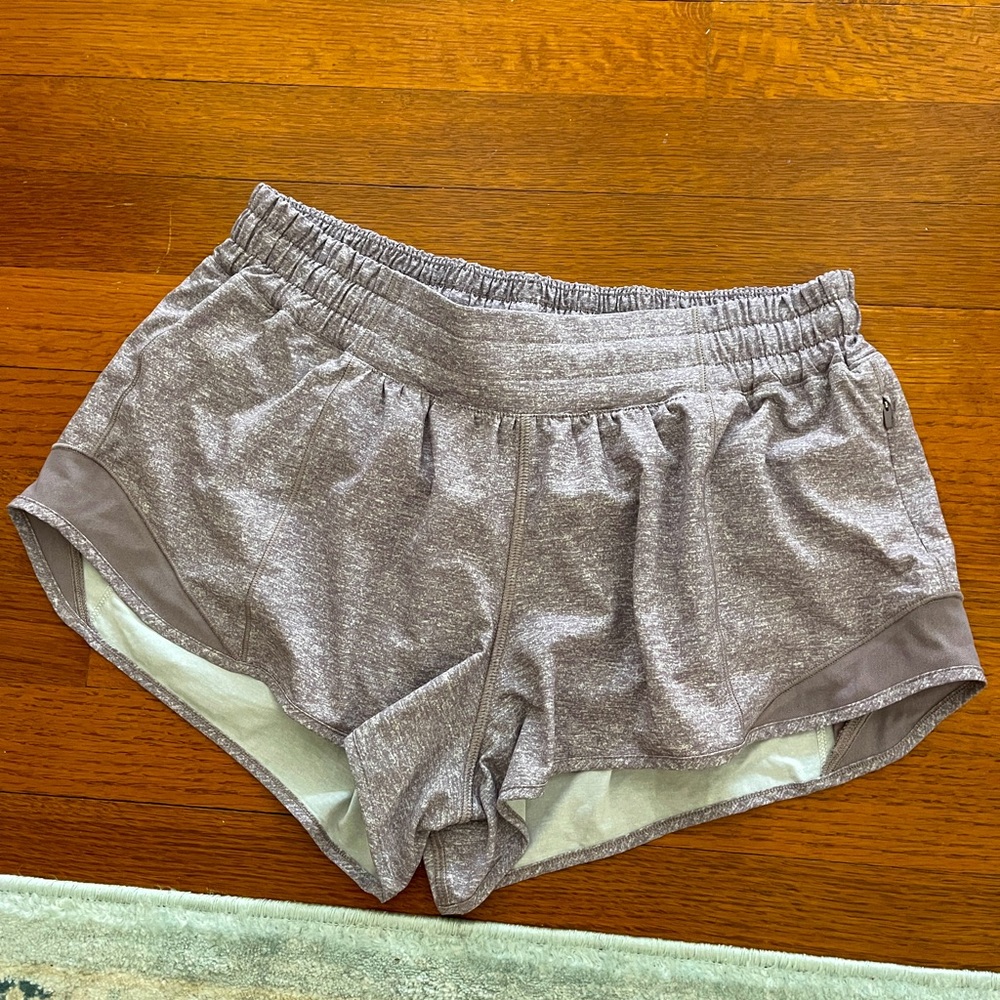 Lululemon Hotty Hot 2.5” size 8 heathered purple shorts.